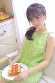 宝妈怕娃闹给同机乘客备100份礼袋